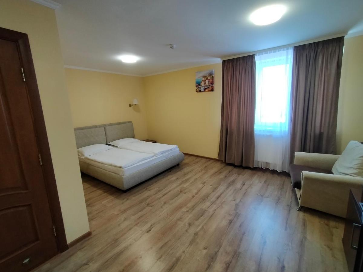 Латориця Hotel Suskovo Bagian luar foto